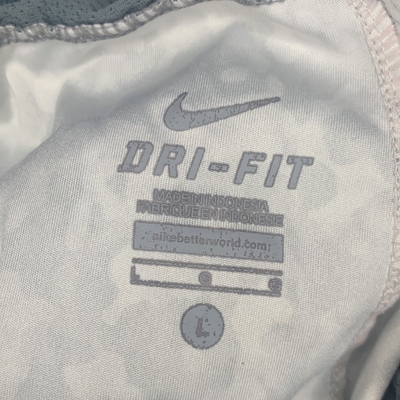 Large Nike Boys Athletic Shorts - Picture 5 of 5